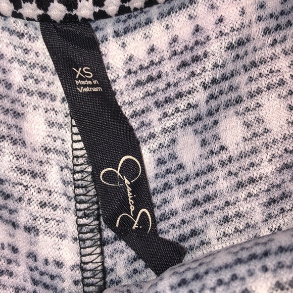 Jessica Simpson size xsmall black & white shorts - Picture 4 of 5